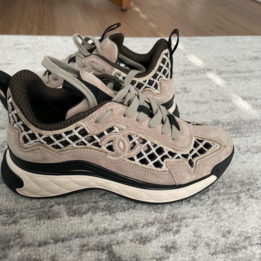 Chanel sneaker